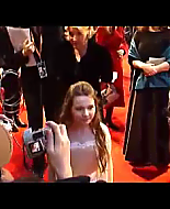 2007BAFTAawards-withfans-00003.png