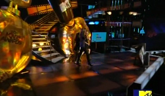 MSKCast-MTVAwardsPresenting00005.png