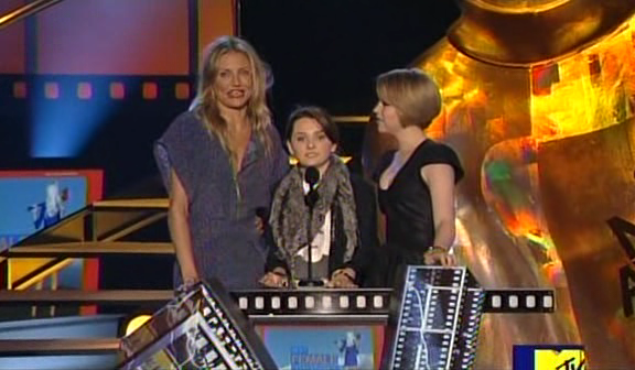 MSKCast-MTVAwardsPresenting00011.png