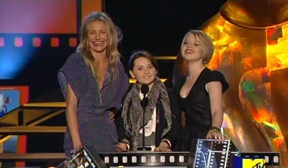 MSKCast-MTVAwardsPresenting00019.png