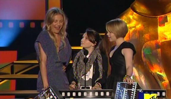 MSKCast-MTVAwardsPresenting00020.png