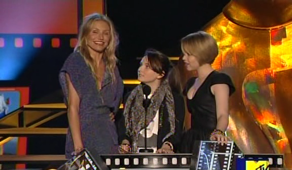 MSKCast-MTVAwardsPresenting00021.png