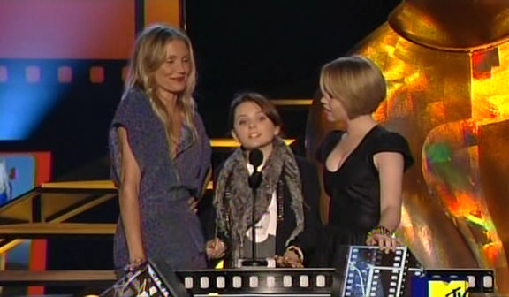 MSKCast-MTVAwardsPresenting00022.png