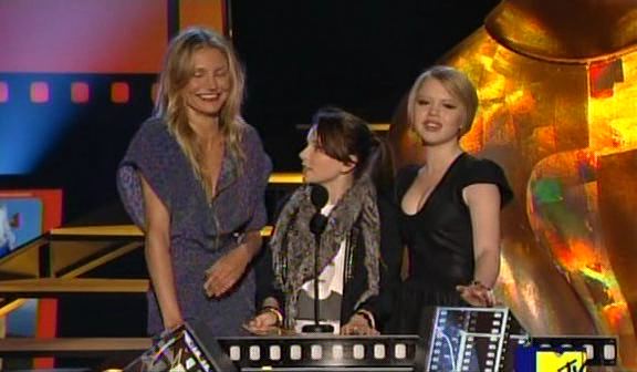 MSKCast-MTVAwardsPresenting00030.png