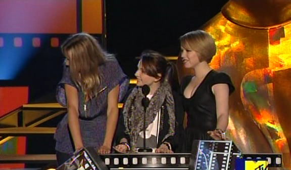 MSKCast-MTVAwardsPresenting00031.png