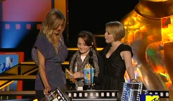 MSKCast-MTVAwardsPresenting00038.png