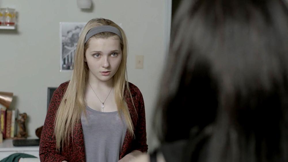 abigailbreslin-perfectsisters-02313.jpg