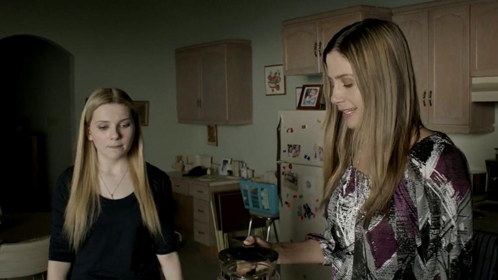 abigailbreslin-perfectsisters-03232.jpg