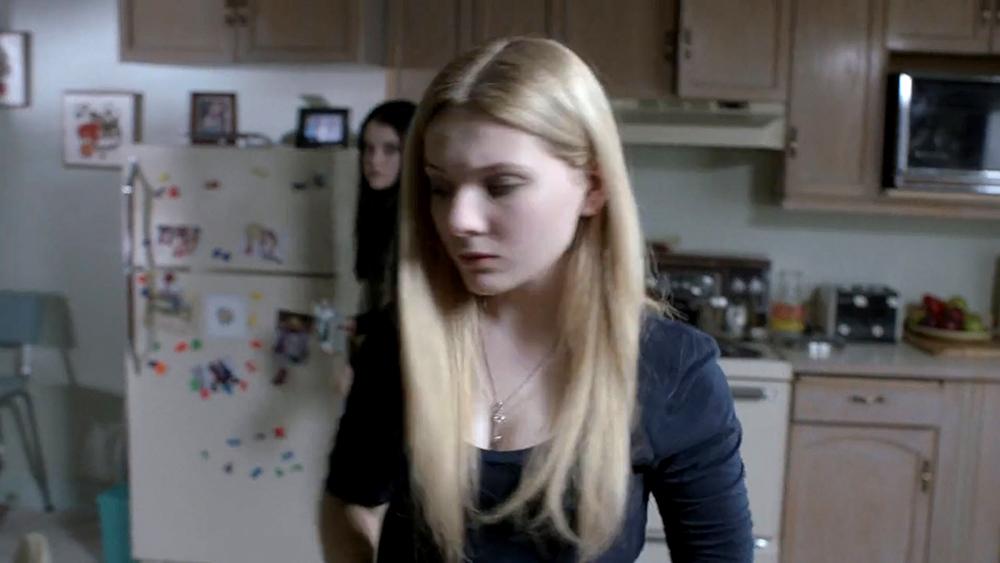 abigailbreslin-perfectsisters-03394.jpg