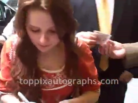 2009AutographsOutsideJimmyFallon-00023.png
