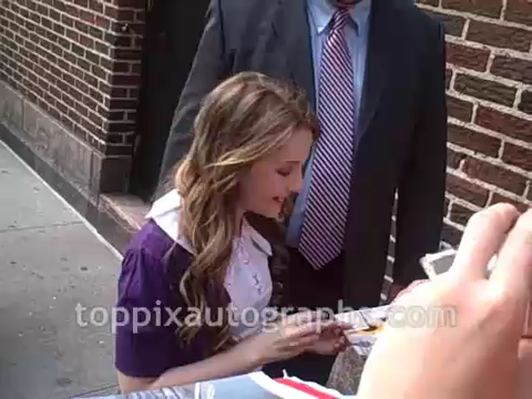2008AutographsOutsideLetterman-00008.png 2008AutographsOutsideLetterman-00008.png