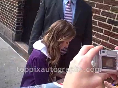 2008AutographsOutsideLetterman-00011.png