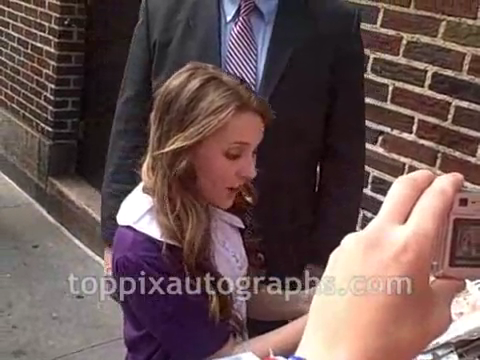 2008AutographsOutsideLetterman-00016.png