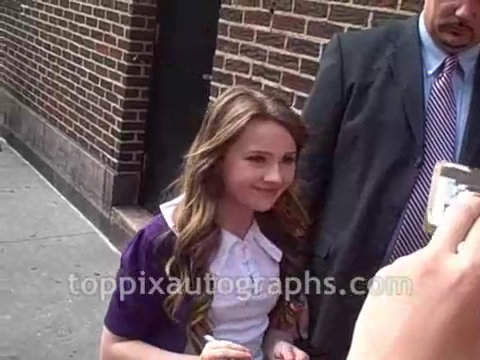2008AutographsOutsideLetterman-00021.png