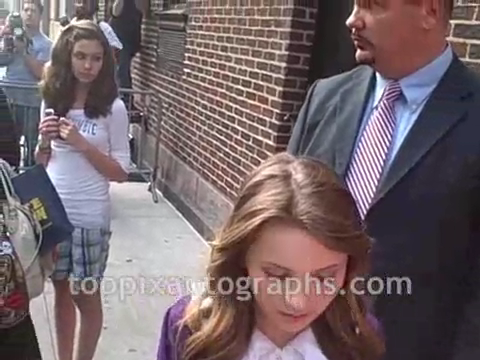 2008AutographsOutsideLetterman-00024.png