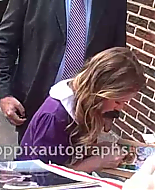 Filename=2008AutographsOutsideLetterman-00003.png
Filesize=346KiB
Dimensions=480x360
Date added=Jan 08, 2010 2008AutographsOutsideLetterman-00003.png