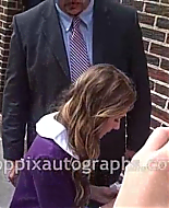 Filename=2008AutographsOutsideLetterman-00009.png
Filesize=334KiB
Dimensions=480x360
Date added=Jan 08, 2010 2008AutographsOutsideLetterman-00009.png