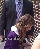 Filename=2008AutographsOutsideLetterman-00010.png
Filesize=345KiB
Dimensions=480x360
Date added=Jan 08, 2010 2008AutographsOutsideLetterman-00010.png