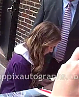 Filename=2008AutographsOutsideLetterman-00012.png
Filesize=348KiB
Dimensions=480x360
Date added=Jan 08, 2010 2008AutographsOutsideLetterman-00012.png