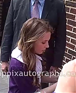 Filename=2008AutographsOutsideLetterman-00019.png
Filesize=319KiB
Dimensions=480x360
Date added=Jan 08, 2010 2008AutographsOutsideLetterman-00019.png