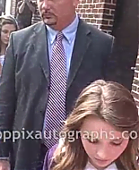 Filename=2008AutographsOutsideLetterman-00026.png
Filesize=361KiB
Dimensions=480x360
Date added=Jan 08, 2010 2008AutographsOutsideLetterman-00026.png