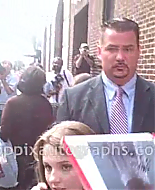 2008AutographsOutsideLetterman-00028.png