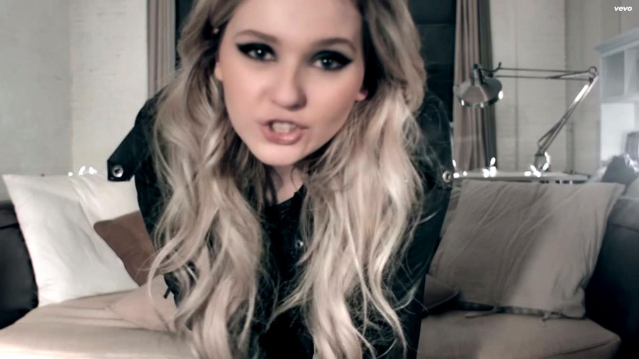 abigailbreslin-yousuck-00031.jpg abigailbreslin-yousuck-00031.jpg