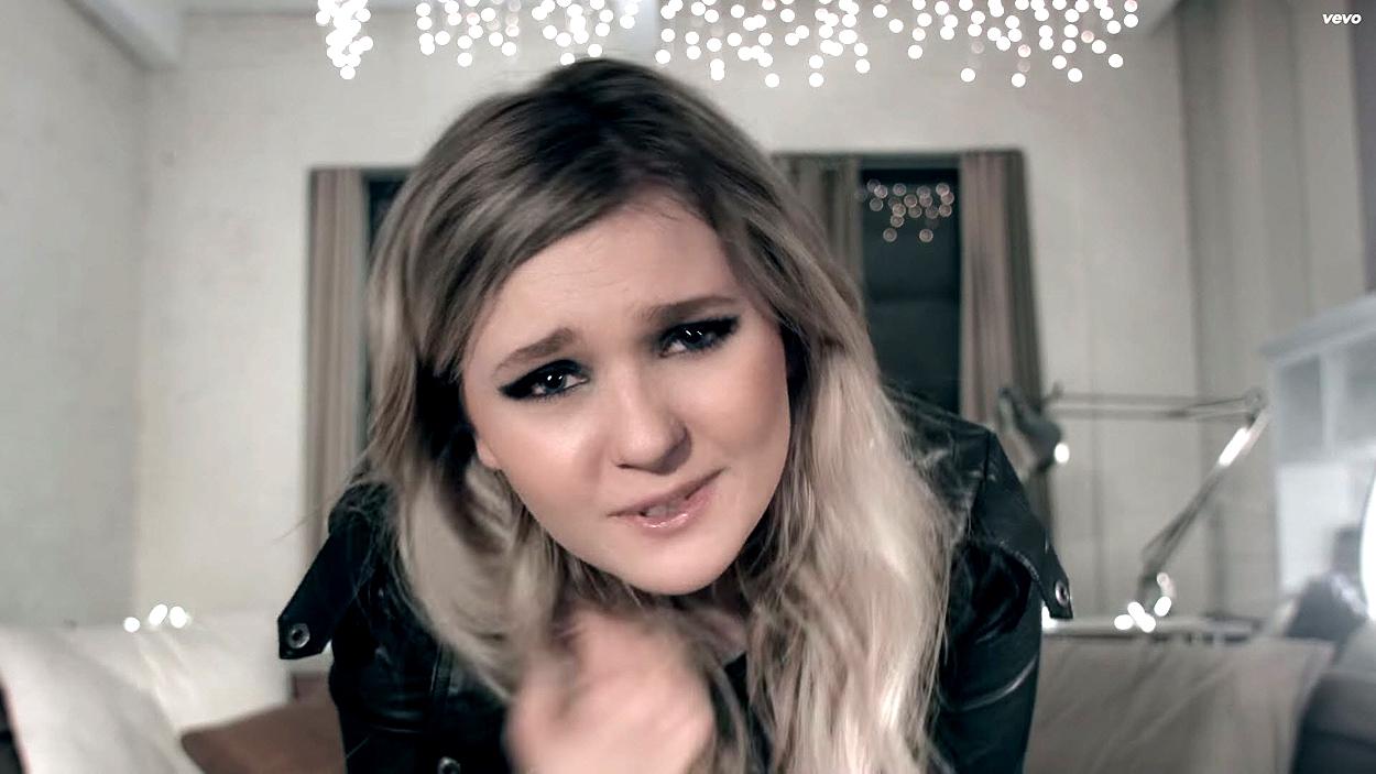 abigailbreslin-yousuck-00093.jpg abigailbreslin-yousuck-00093.jpg