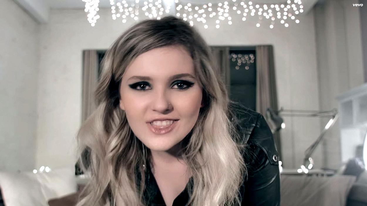 abigailbreslin-yousuck-00106.jpg abigailbreslin-yousuck-00106.jpg