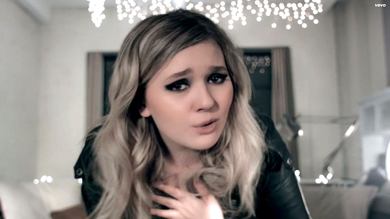 abigailbreslin-yousuck-00123.jpg