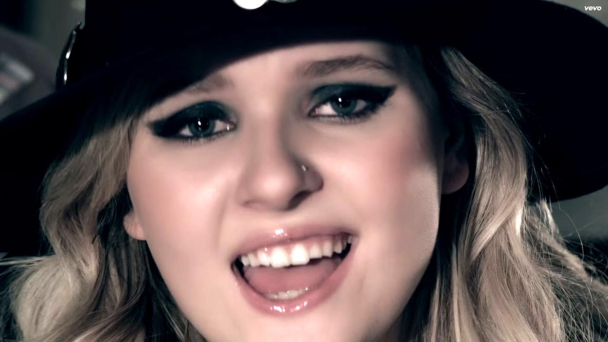 abigailbreslin-yousuck-00125.jpg abigailbreslin-yousuck-00125.jpg