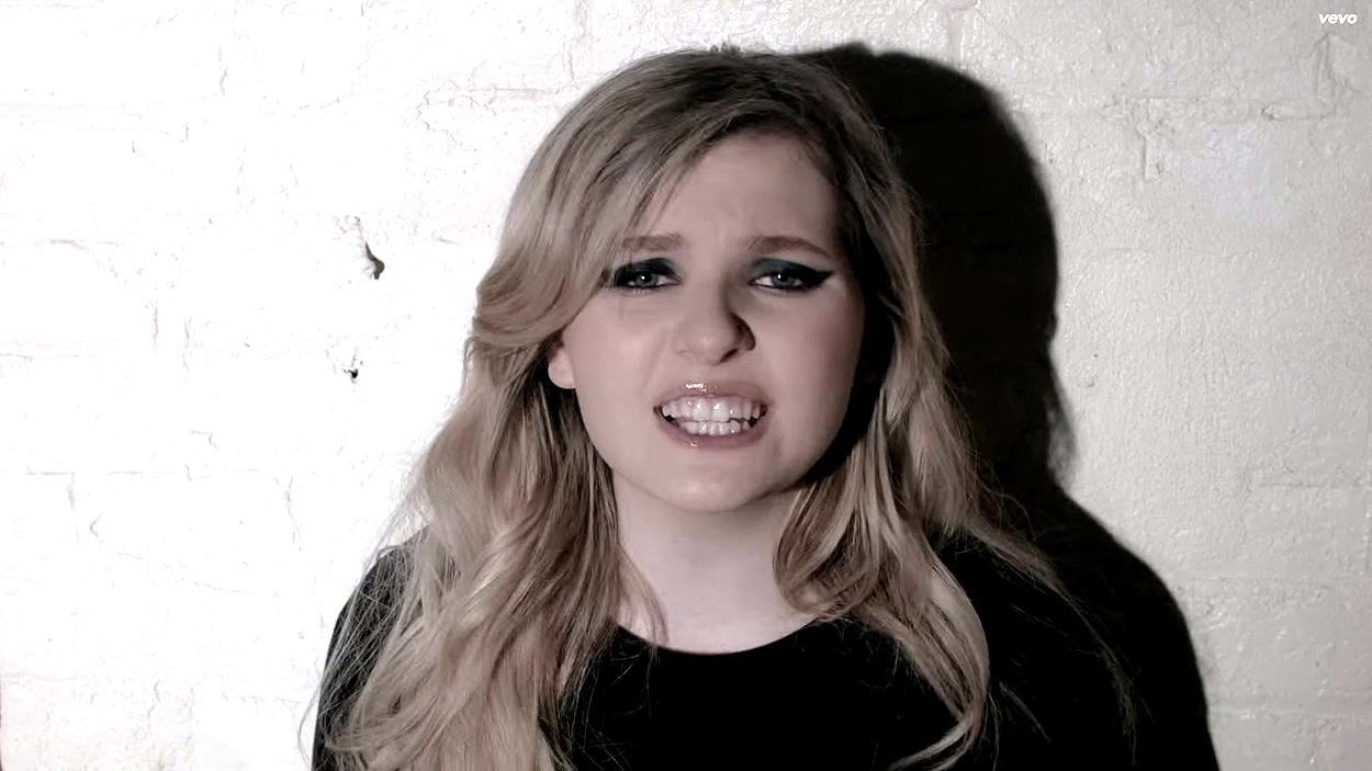 abigailbreslin-yousuck-00130.jpg abigailbreslin-yousuck-00130.jpg