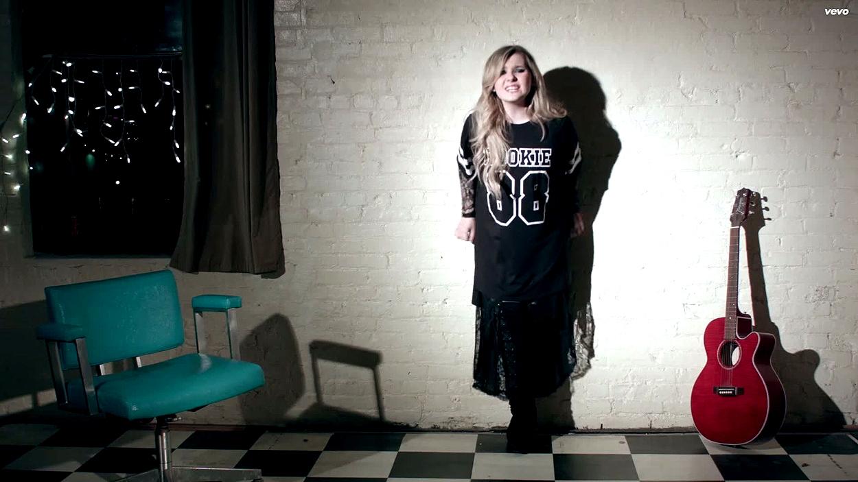 abigailbreslin-yousuck-00250.jpg