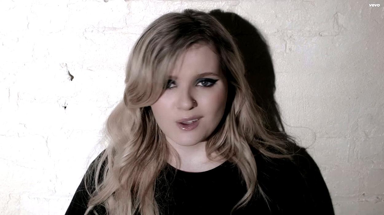 abigailbreslin-yousuck-00331.jpg abigailbreslin-yousuck-00331.jpg