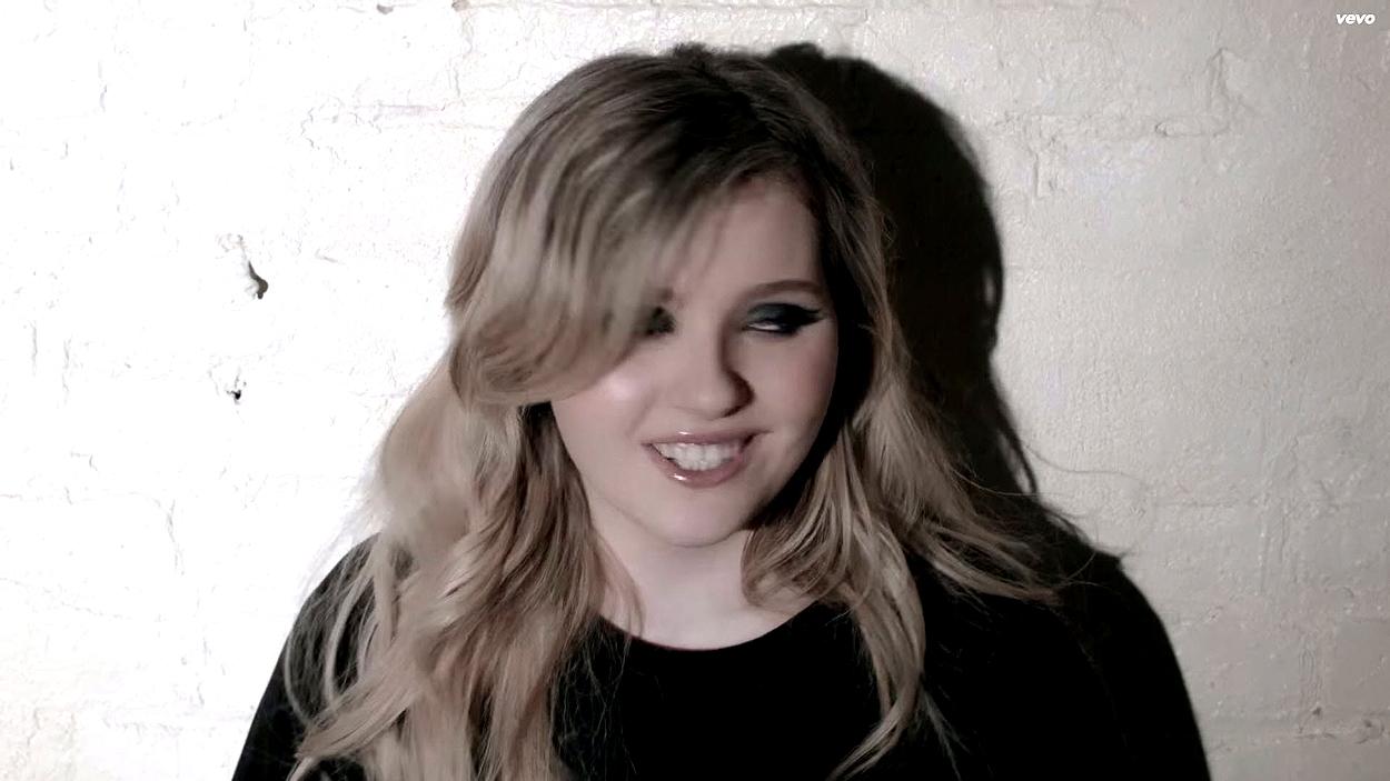 abigailbreslin-yousuck-00333.jpg