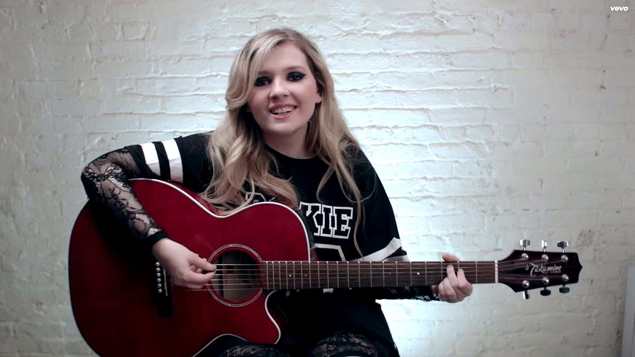 abigailbreslin-yousuck-00340.jpg
