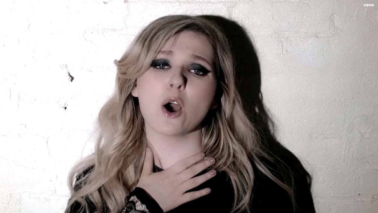 abigailbreslin-yousuck-00368.jpg abigailbreslin-yousuck-00368.jpg