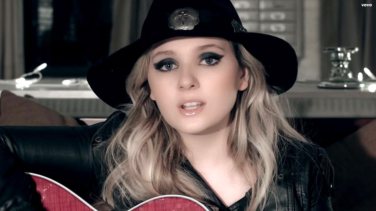 abigailbreslin-yousuck-00373.jpg abigailbreslin-yousuck-00373.jpg