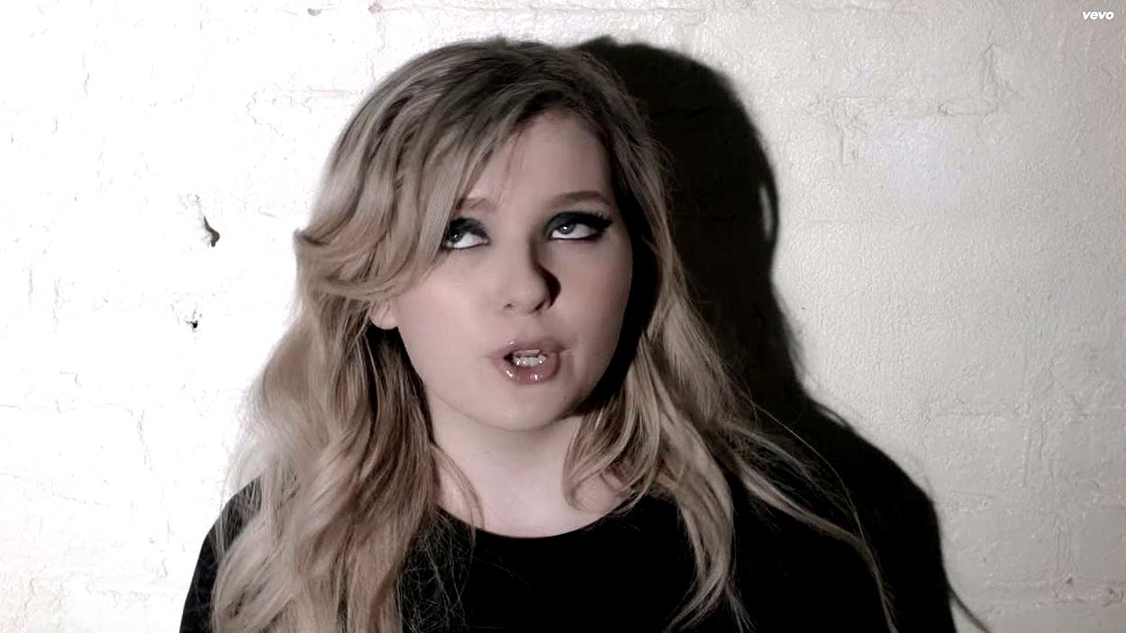 abigailbreslin-yousuck-00374.jpg