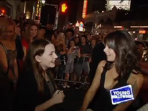 YoungHollywood-DoSomething-00021.png