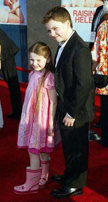abigail-breslin-spencer-breslin.jpg