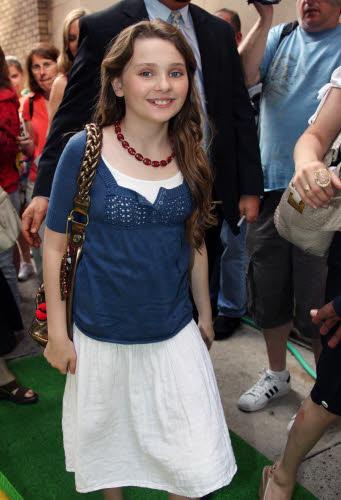 arriveregiskelly001.jpg arriveregiskelly001.jpg