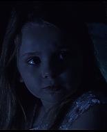 AbigailBreslin_Sigs142.jpg