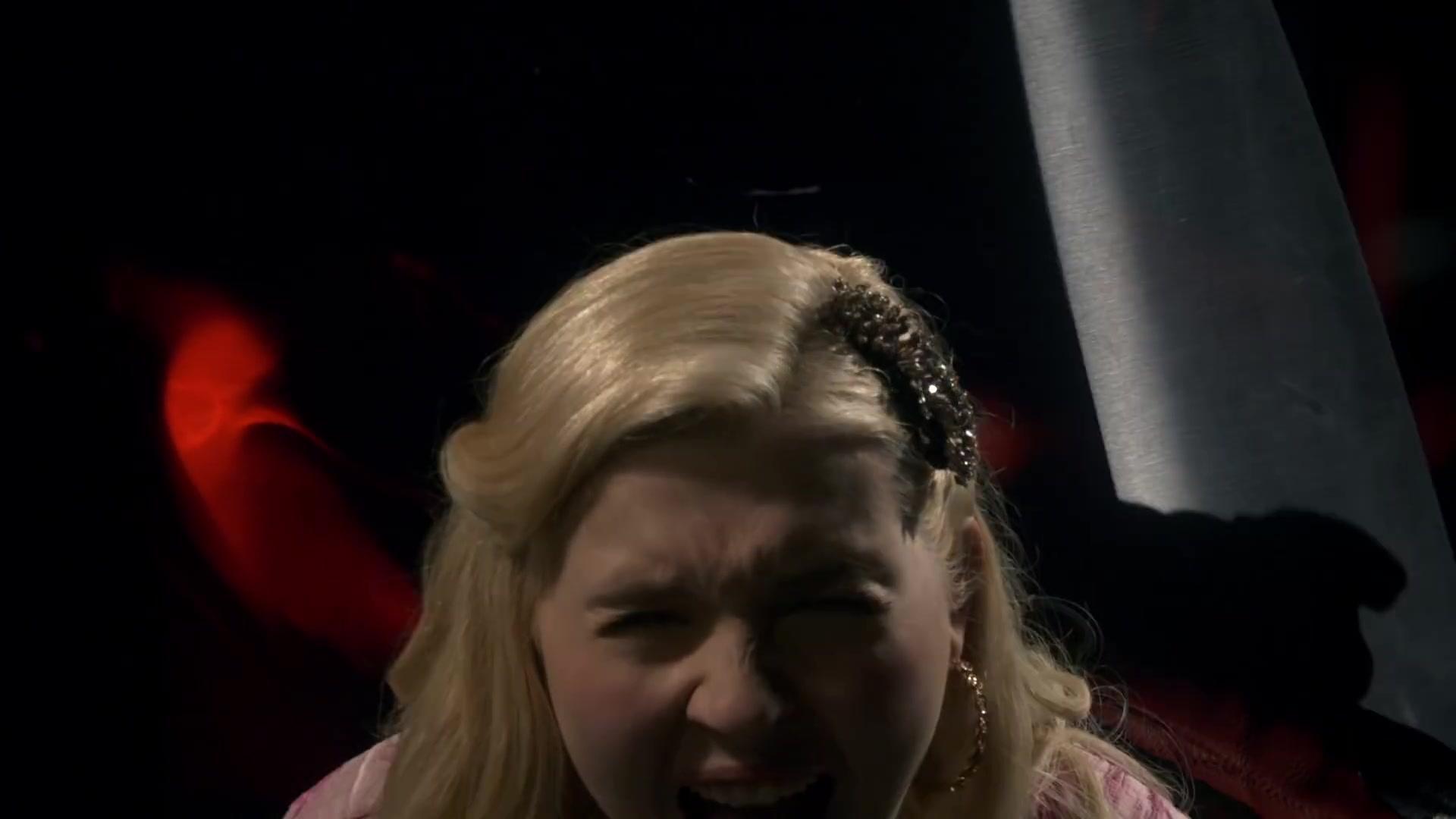 ScreamQueens_SuperSizedMainTitleSequence_2015_111.jpg