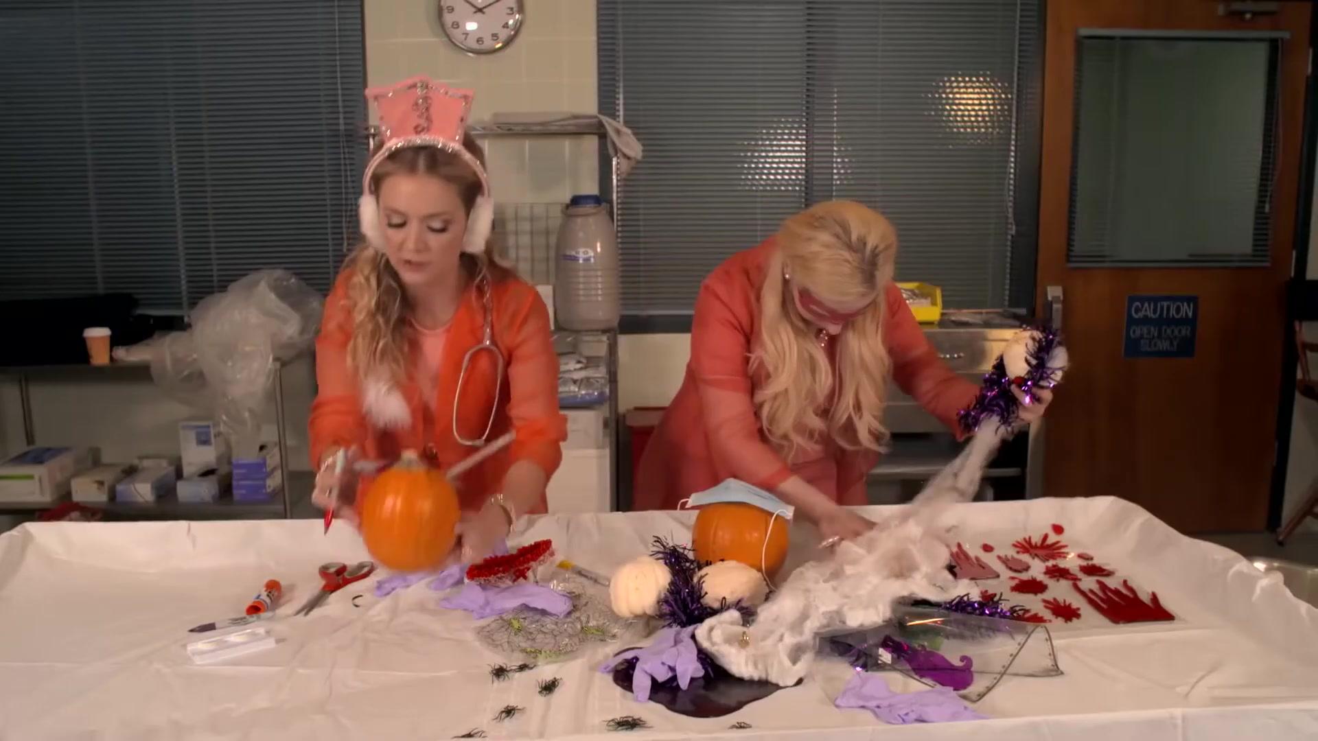 PumpkinDecoratingChanels_SQS2_175.jpg