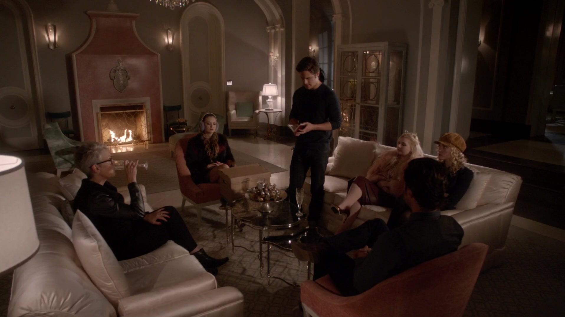 Scream_Queens_2015_S01E10_Thanksgiving_1080p_5047.jpg