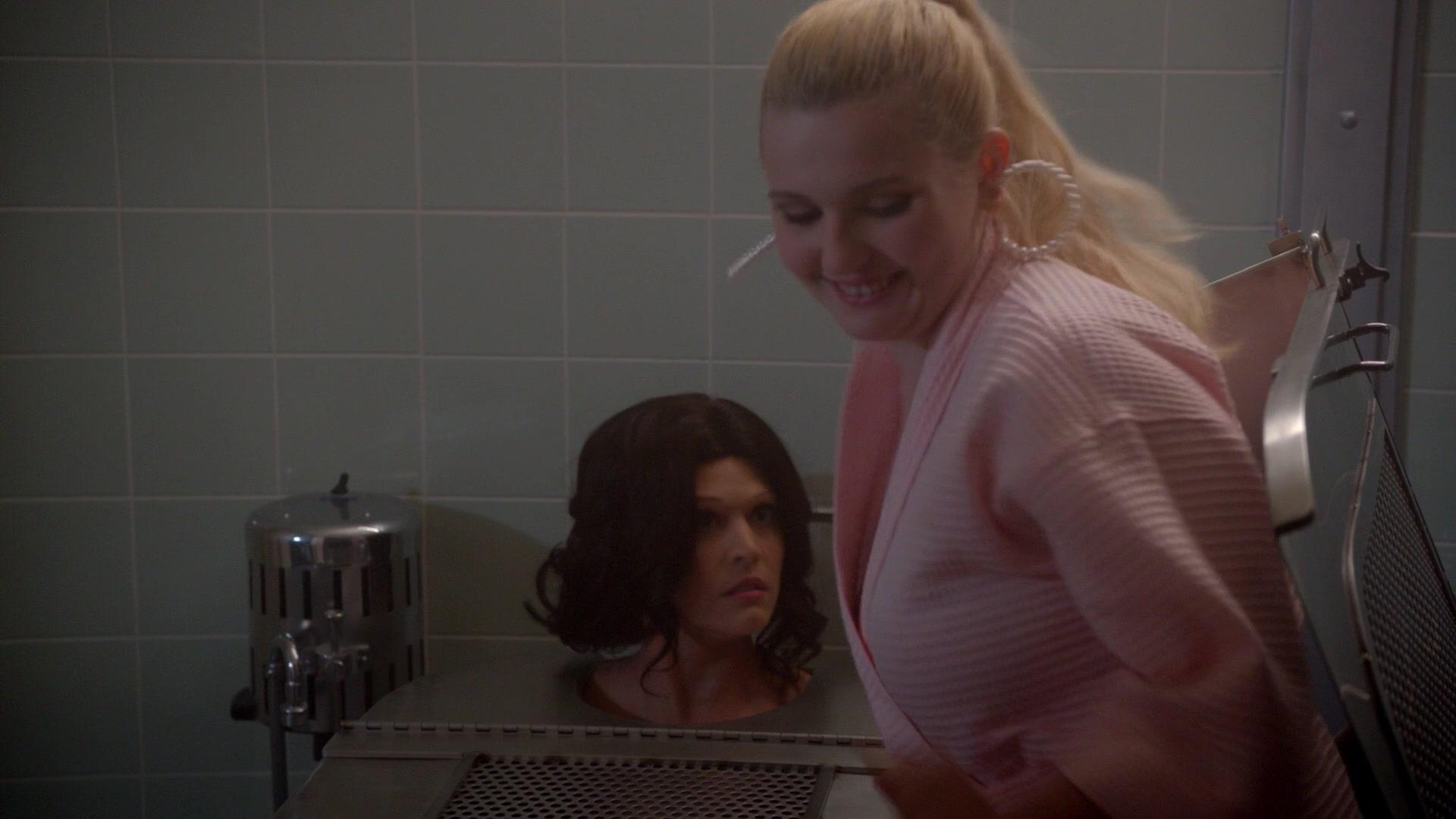 Scream_Queens_2016_S02E01_1080p_5592.jpg