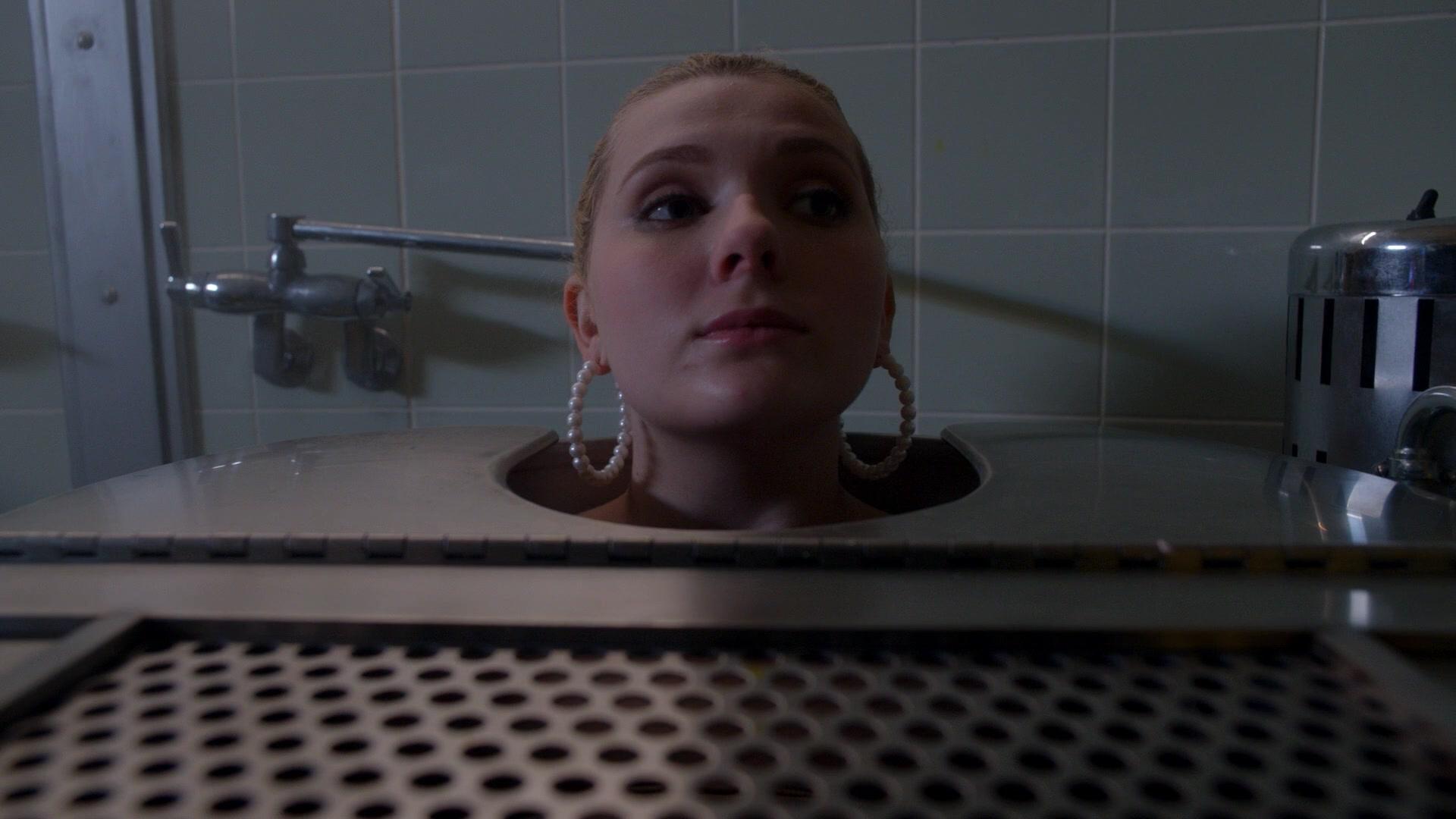 Scream_Queens_2016_S02E01_1080p_5738.jpg