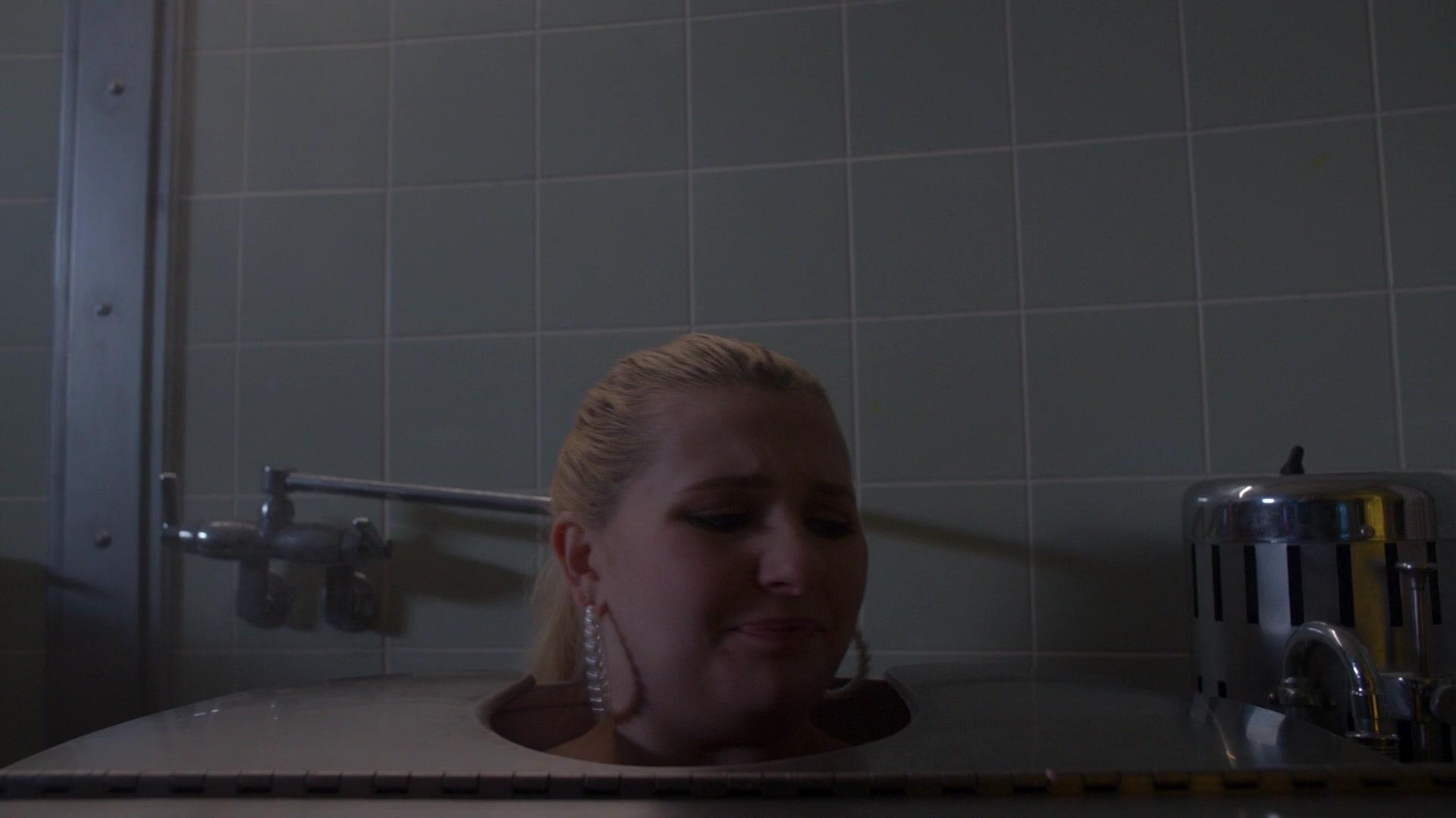Scream_Queens_2016_S02E01_1080p_5863.jpg