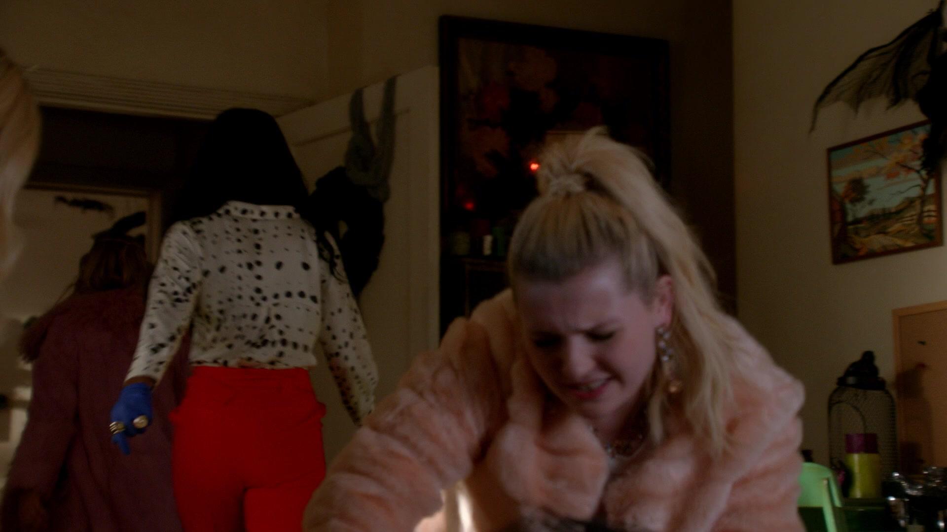 Scream_Queens_2015_S02E04_1080p_4108.jpg